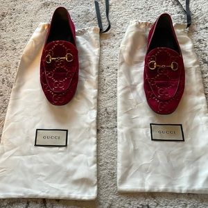 Gucci red velvet loafer. Sz 38.5 EUC